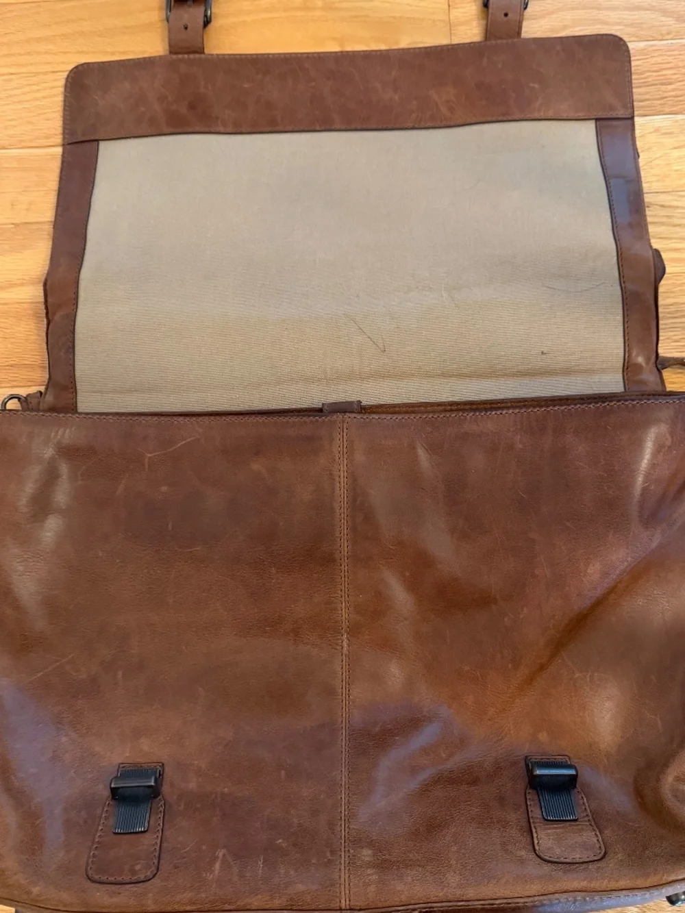 Beautiful Frye Leather Messenger Bag in Cognac